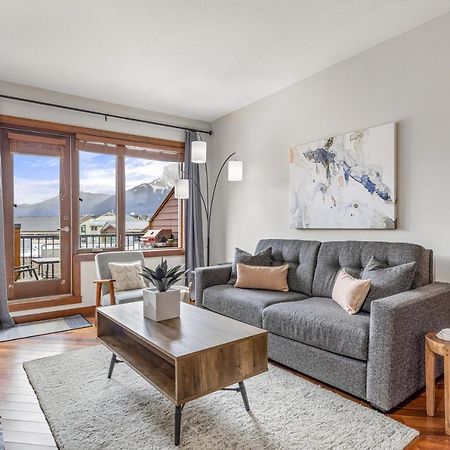 Alluring Mountain View Condo - Right In The Heart Of Downtown - Managed By Little Sister Getaways Canmore Luaran gambar