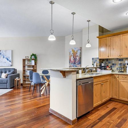 Alluring Mountain View Condo - Right In The Heart Of Downtown - Managed By Little Sister Getaways Canmore Luaran gambar