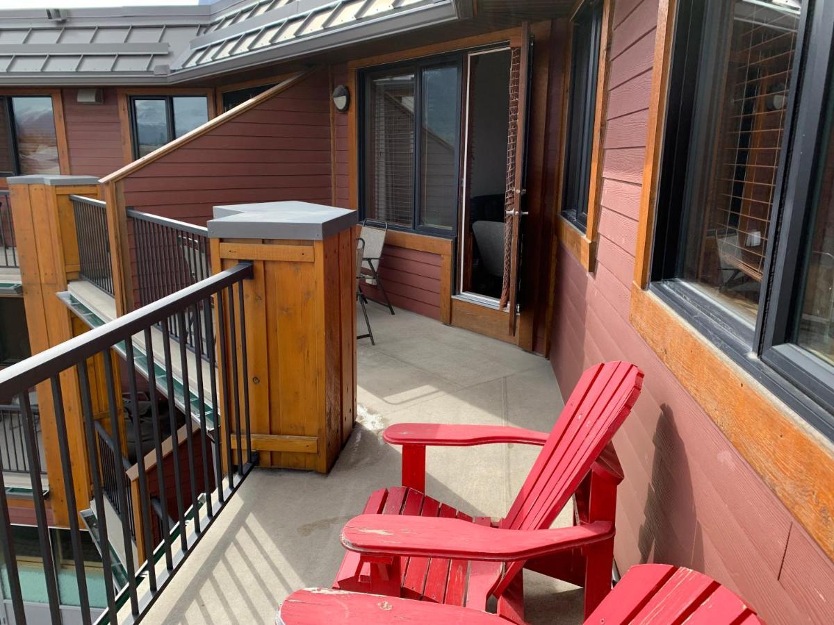 Alluring Mountain View Condo - Right In The Heart Of Downtown - Managed By Little Sister Getaways Canmore Luaran gambar