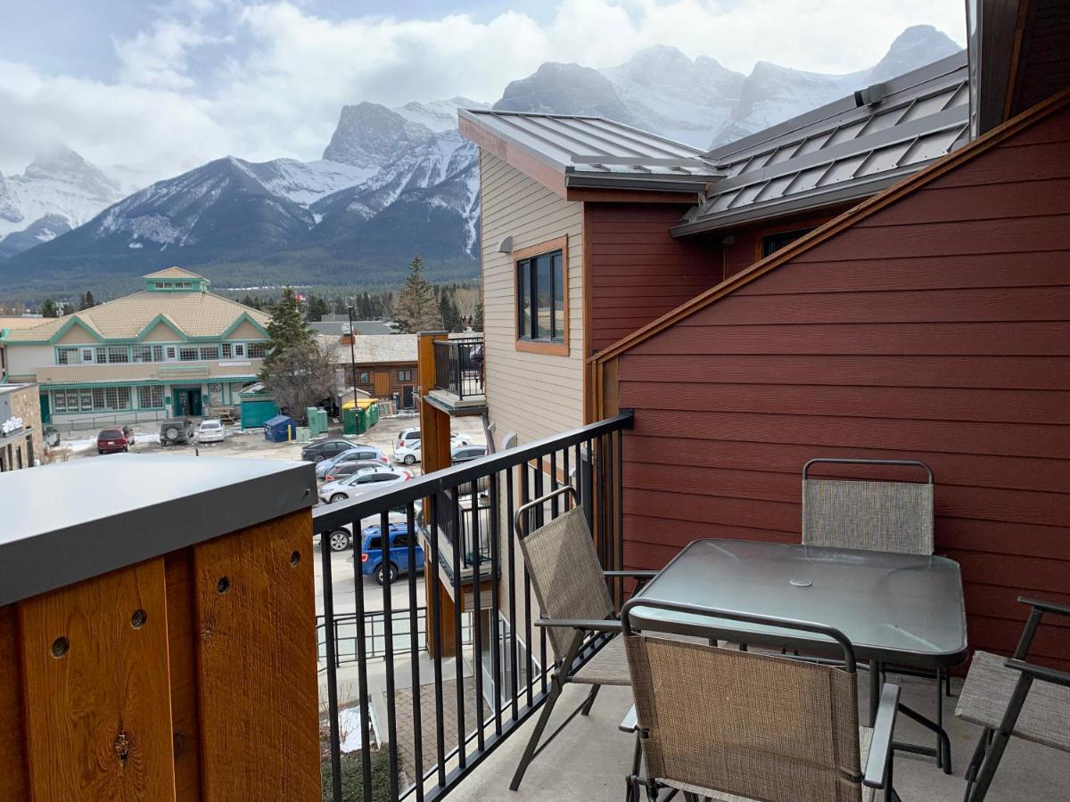 Alluring Mountain View Condo - Right In The Heart Of Downtown - Managed By Little Sister Getaways Canmore Luaran gambar