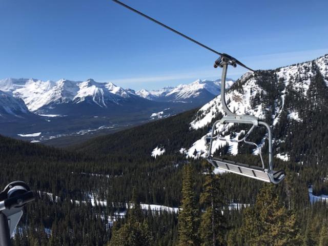Alluring Mountain View Condo - Right In The Heart Of Downtown - Managed By Little Sister Getaways Canmore Luaran gambar