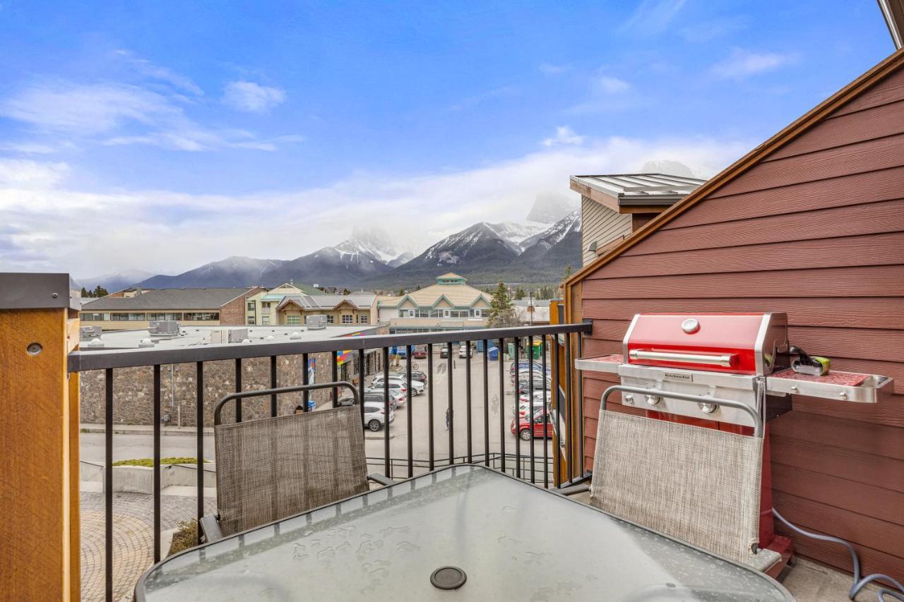 Alluring Mountain View Condo - Right In The Heart Of Downtown - Managed By Little Sister Getaways Canmore Luaran gambar