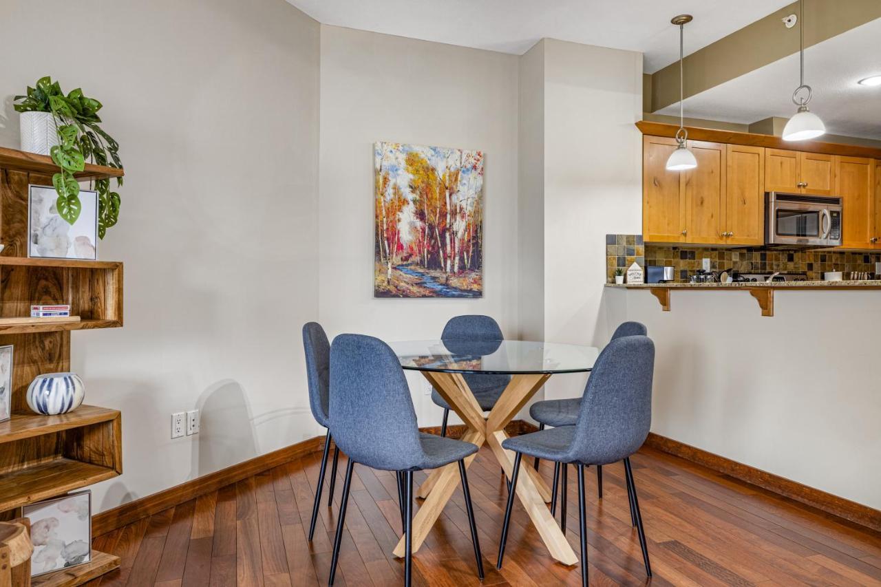 Alluring Mountain View Condo - Right In The Heart Of Downtown - Managed By Little Sister Getaways Canmore Luaran gambar