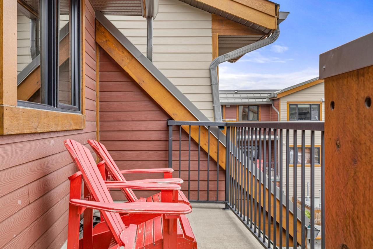 Alluring Mountain View Condo - Right In The Heart Of Downtown - Managed By Little Sister Getaways Canmore Luaran gambar