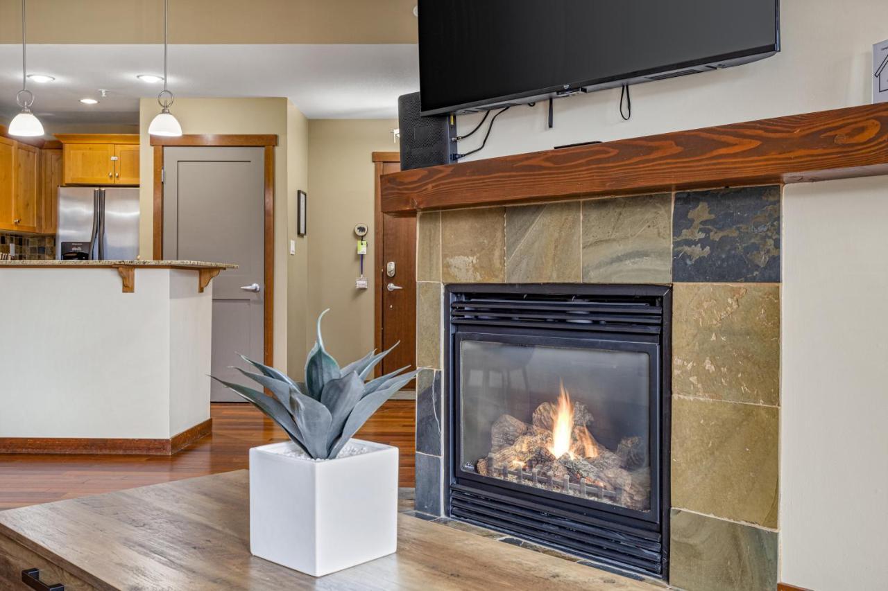 Alluring Mountain View Condo - Right In The Heart Of Downtown - Managed By Little Sister Getaways Canmore Luaran gambar