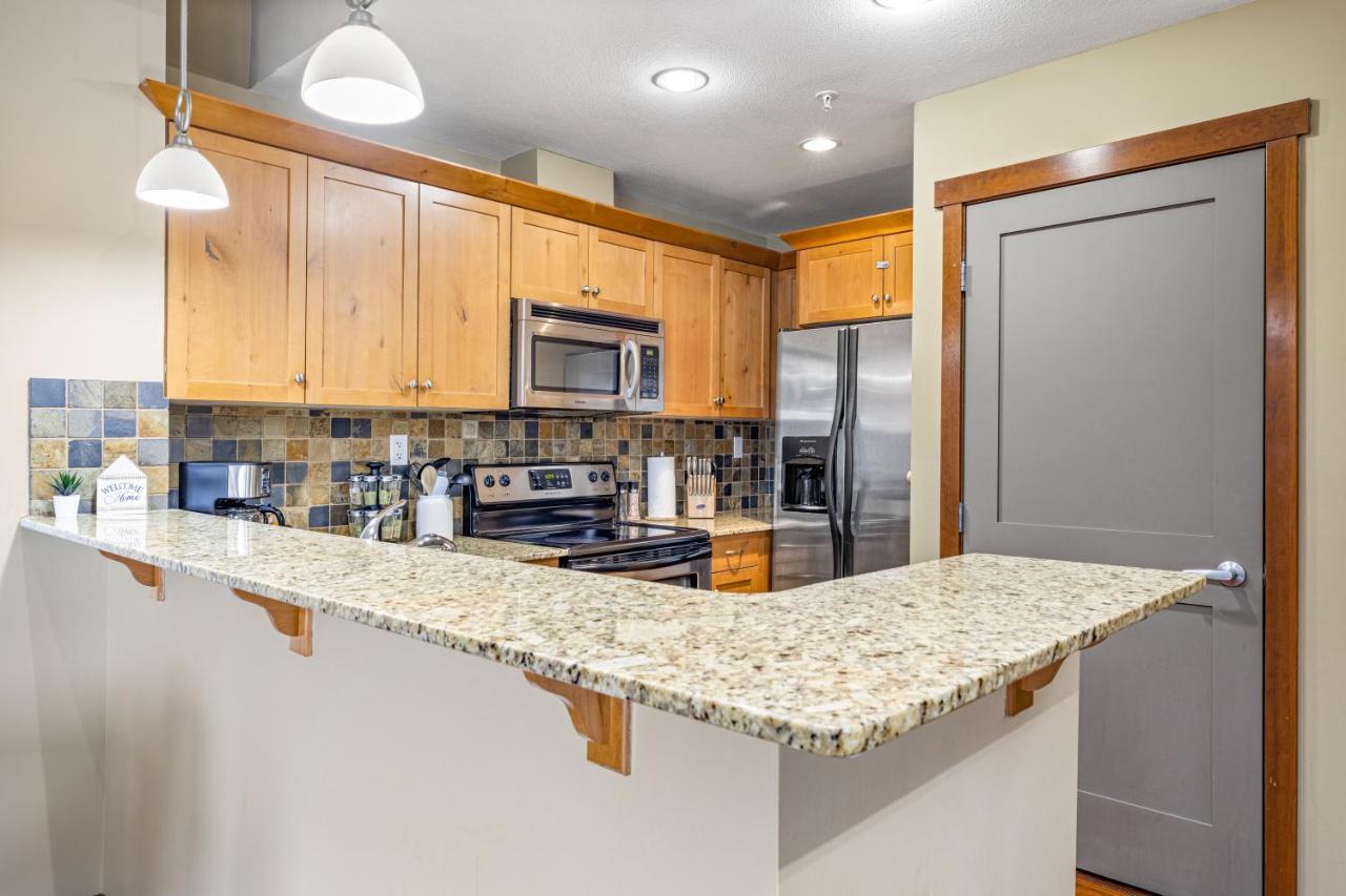 Alluring Mountain View Condo - Right In The Heart Of Downtown - Managed By Little Sister Getaways Canmore Luaran gambar