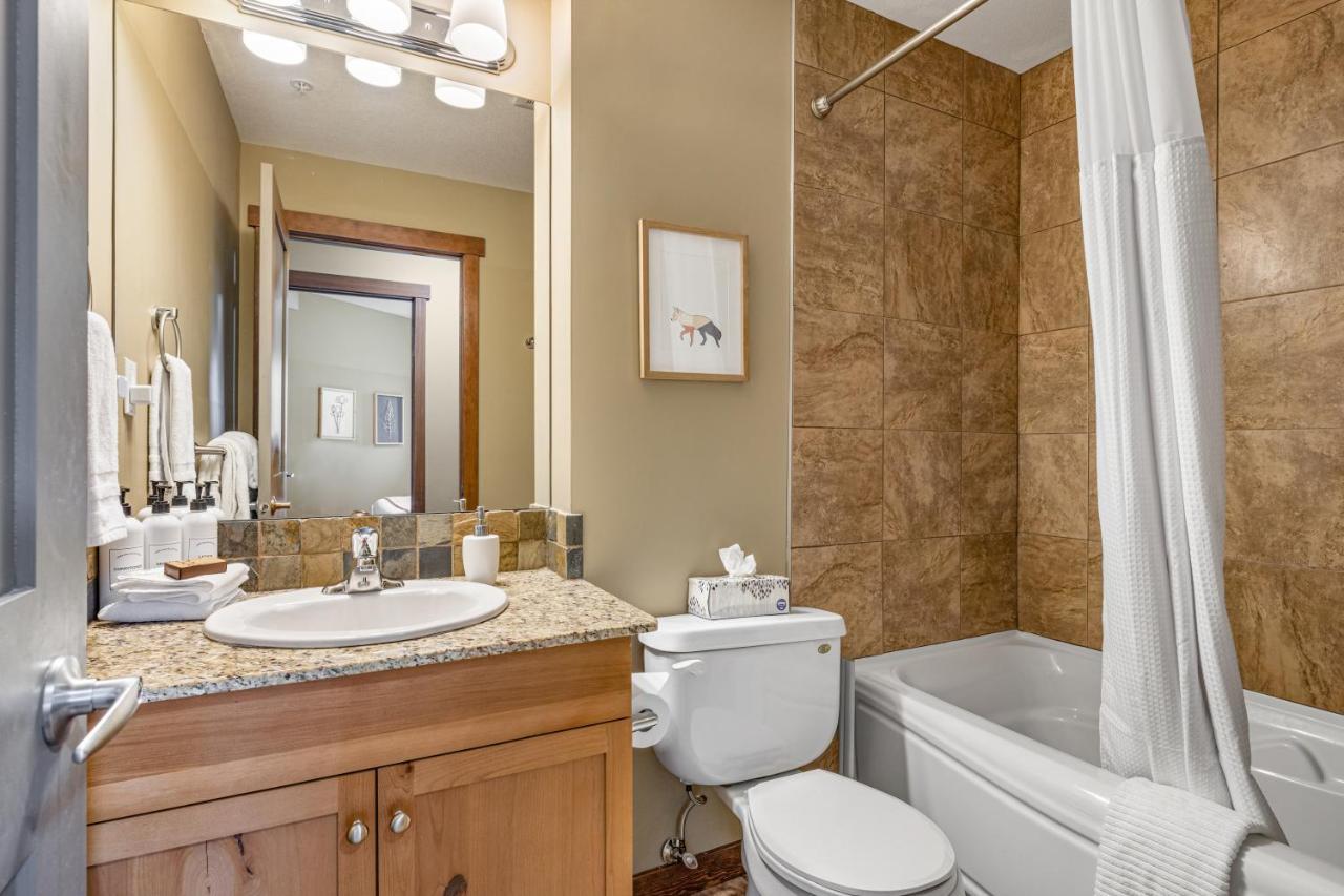 Alluring Mountain View Condo - Right In The Heart Of Downtown - Managed By Little Sister Getaways Canmore Luaran gambar