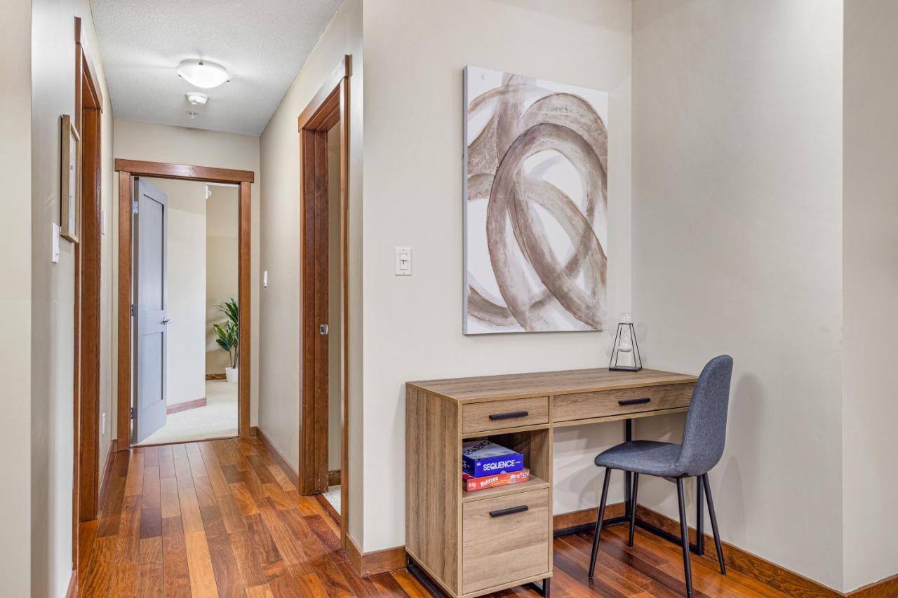 Alluring Mountain View Condo - Right In The Heart Of Downtown - Managed By Little Sister Getaways Canmore Luaran gambar